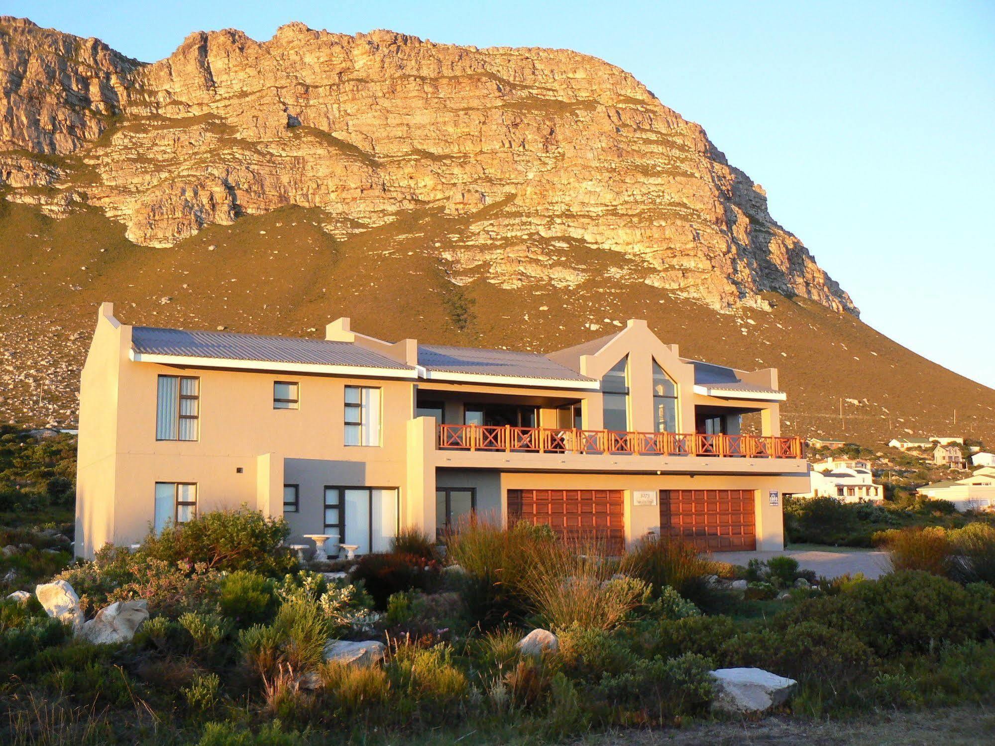 Van Den Berg'S Guesthouse Bettys Bay Exterior photo