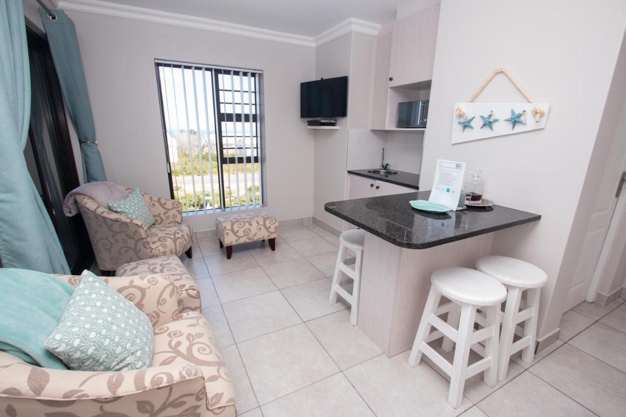 Van Den Berg'S Guesthouse Bettys Bay Exterior photo