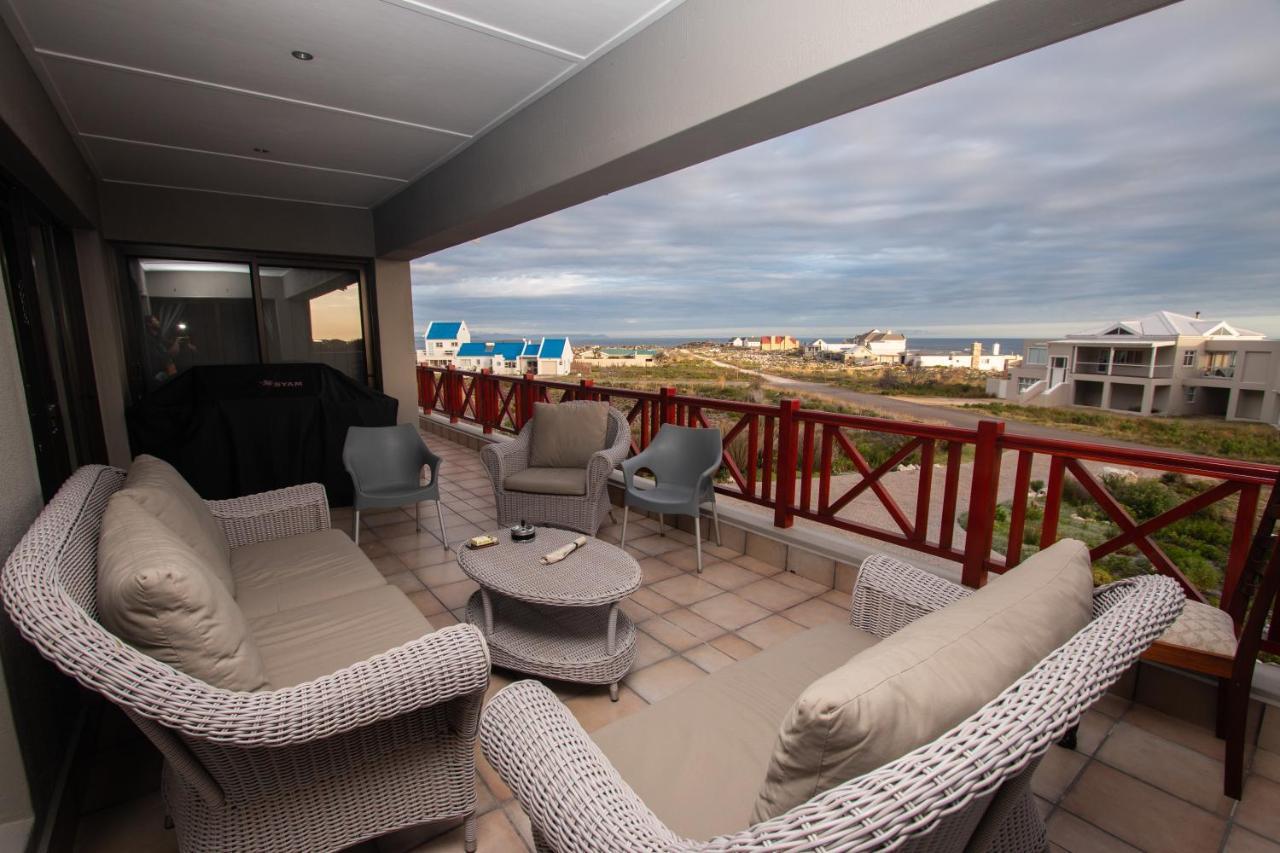 Van Den Berg'S Guesthouse Bettys Bay Exterior photo
