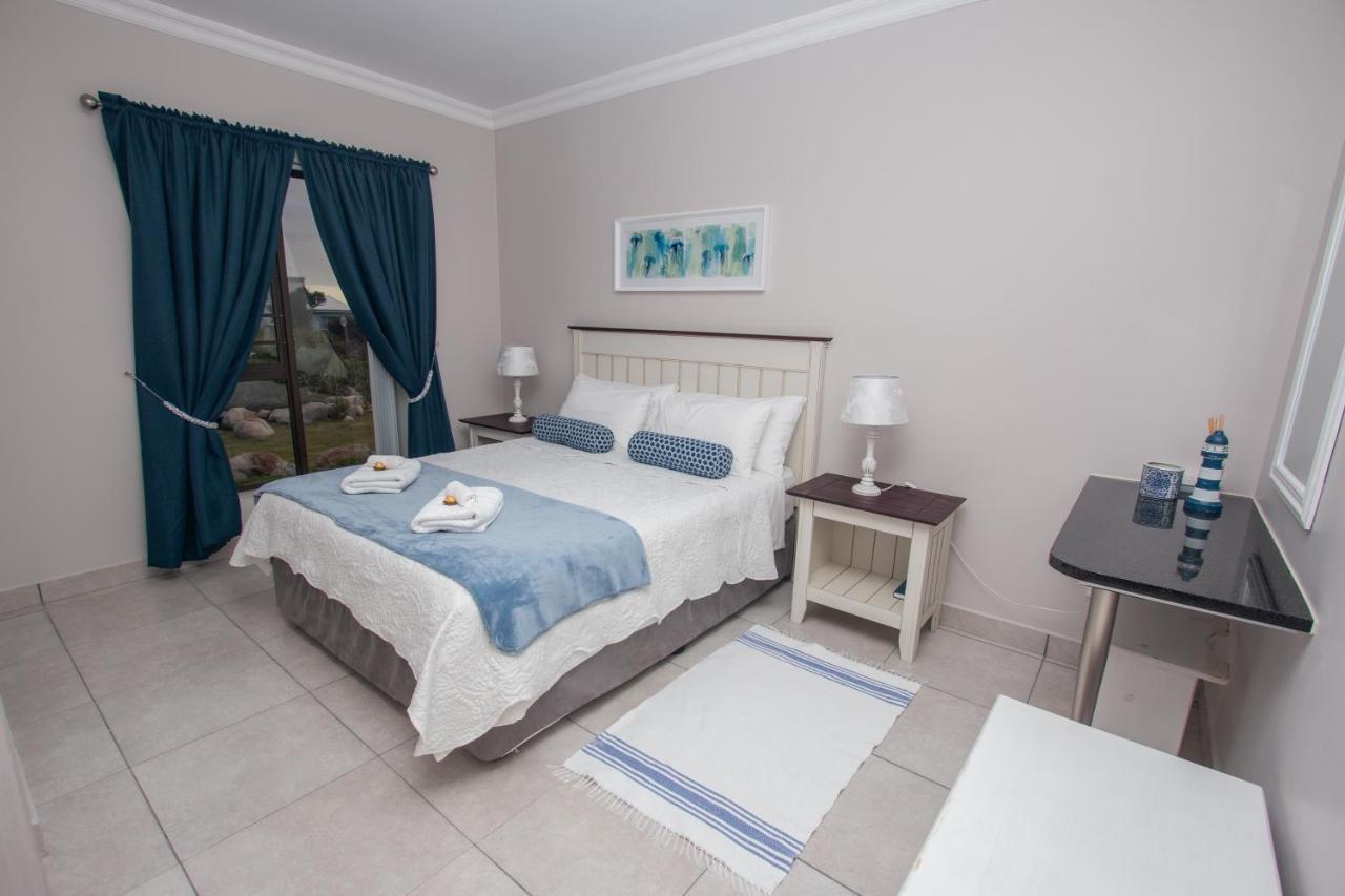 Van Den Berg'S Guesthouse Bettys Bay Exterior photo
