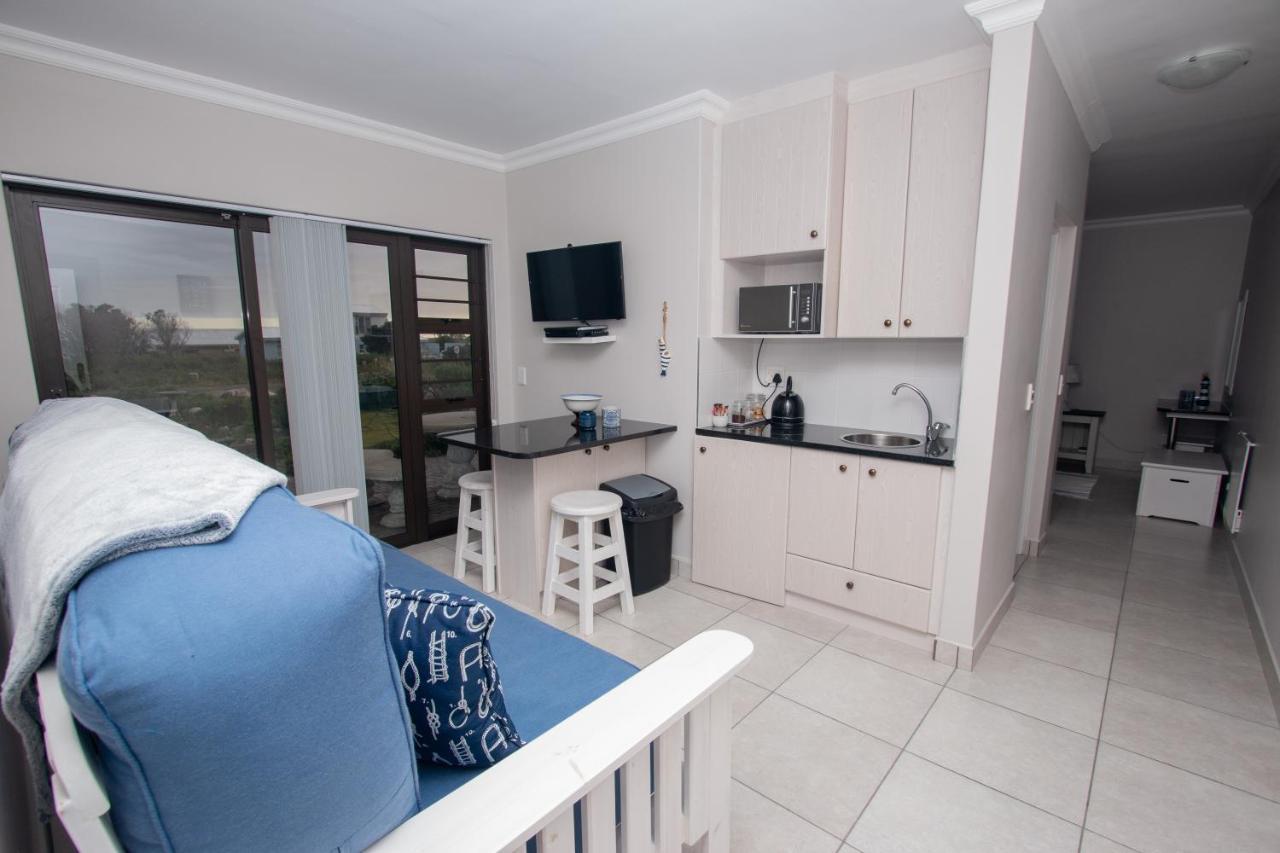 Van Den Berg'S Guesthouse Bettys Bay Exterior photo