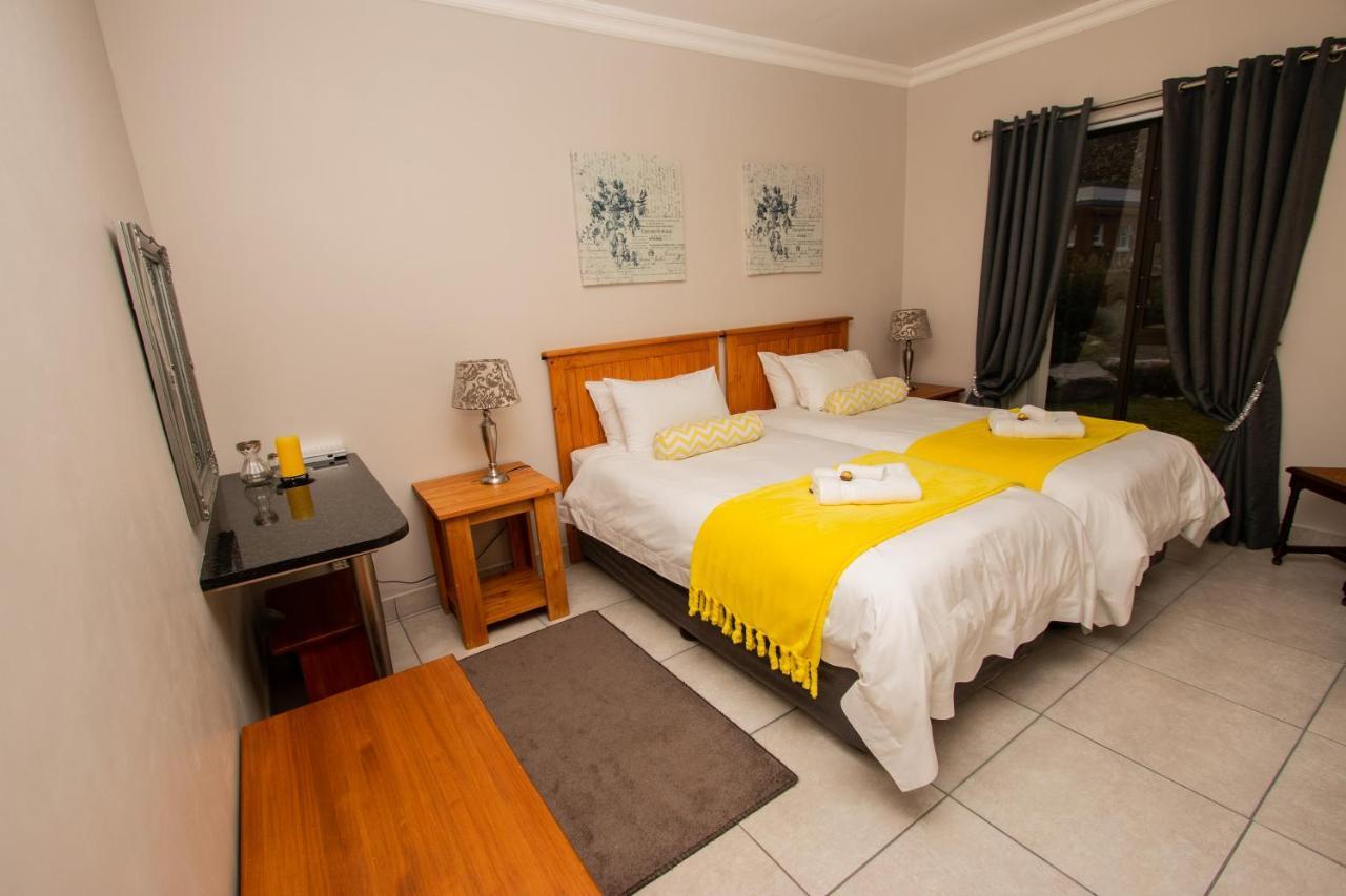 Van Den Berg'S Guesthouse Bettys Bay Exterior photo
